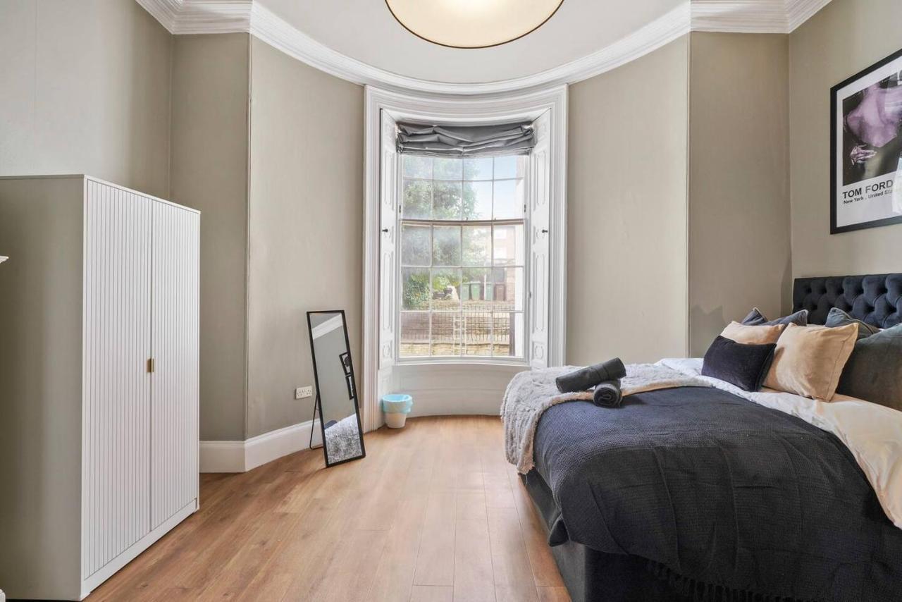 Lovely Central Wakefield Apartment - Parking ภายนอก รูปภาพ