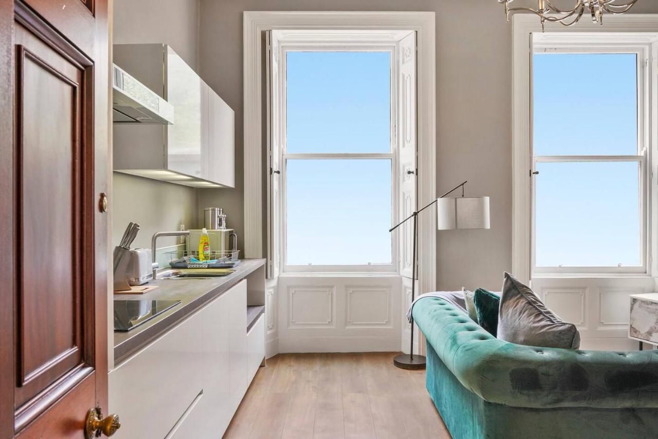 Lovely Central Wakefield Apartment - Parking ภายนอก รูปภาพ