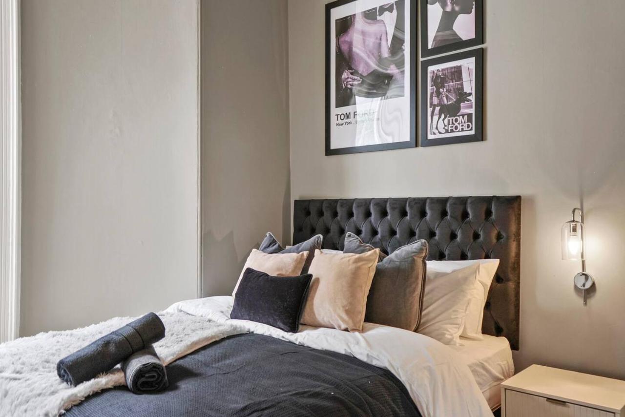 Lovely Central Wakefield Apartment - Parking ภายนอก รูปภาพ
